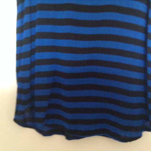 DKNYC blue & black striped top with cap sleeves - Picture 3 of 6
